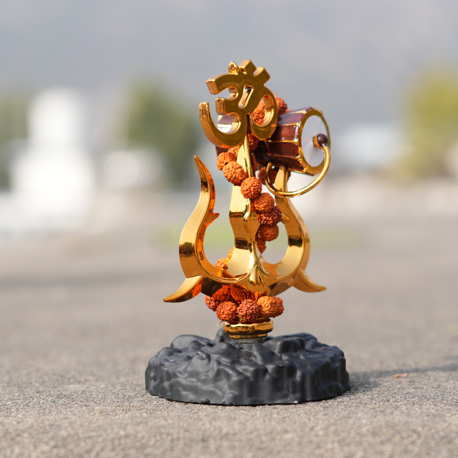 Decorative object with gold and red elements on a blurred background