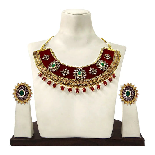 Jewelry set with necklace and earrings on a mannequin bust