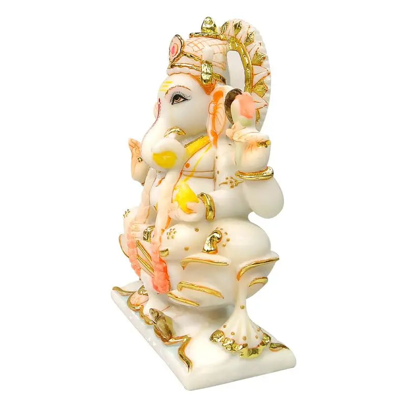 Decorative statue of a神兽 on a white background