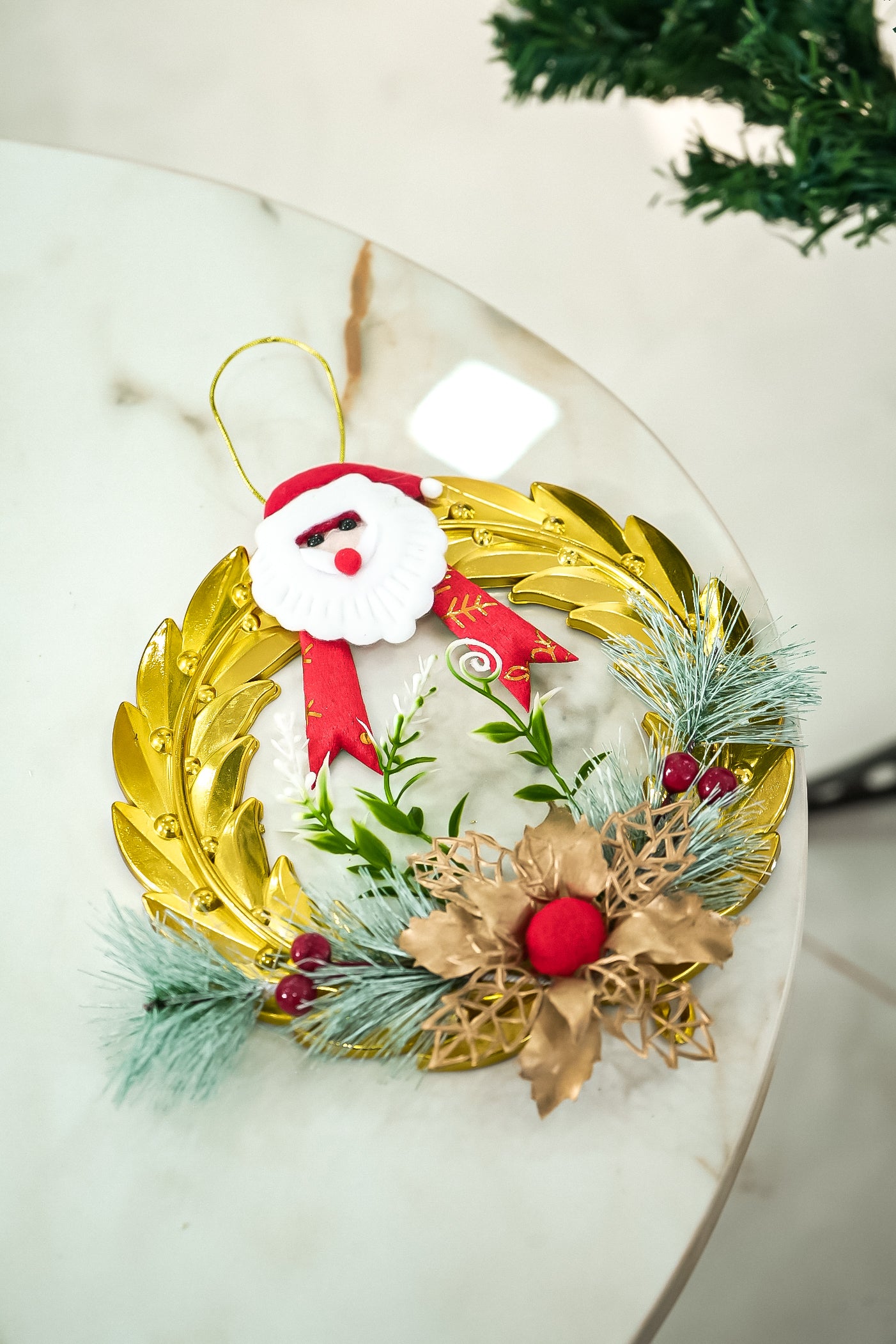 Golden Christmas Wreath Wall Hanging/Decoration for Christmas