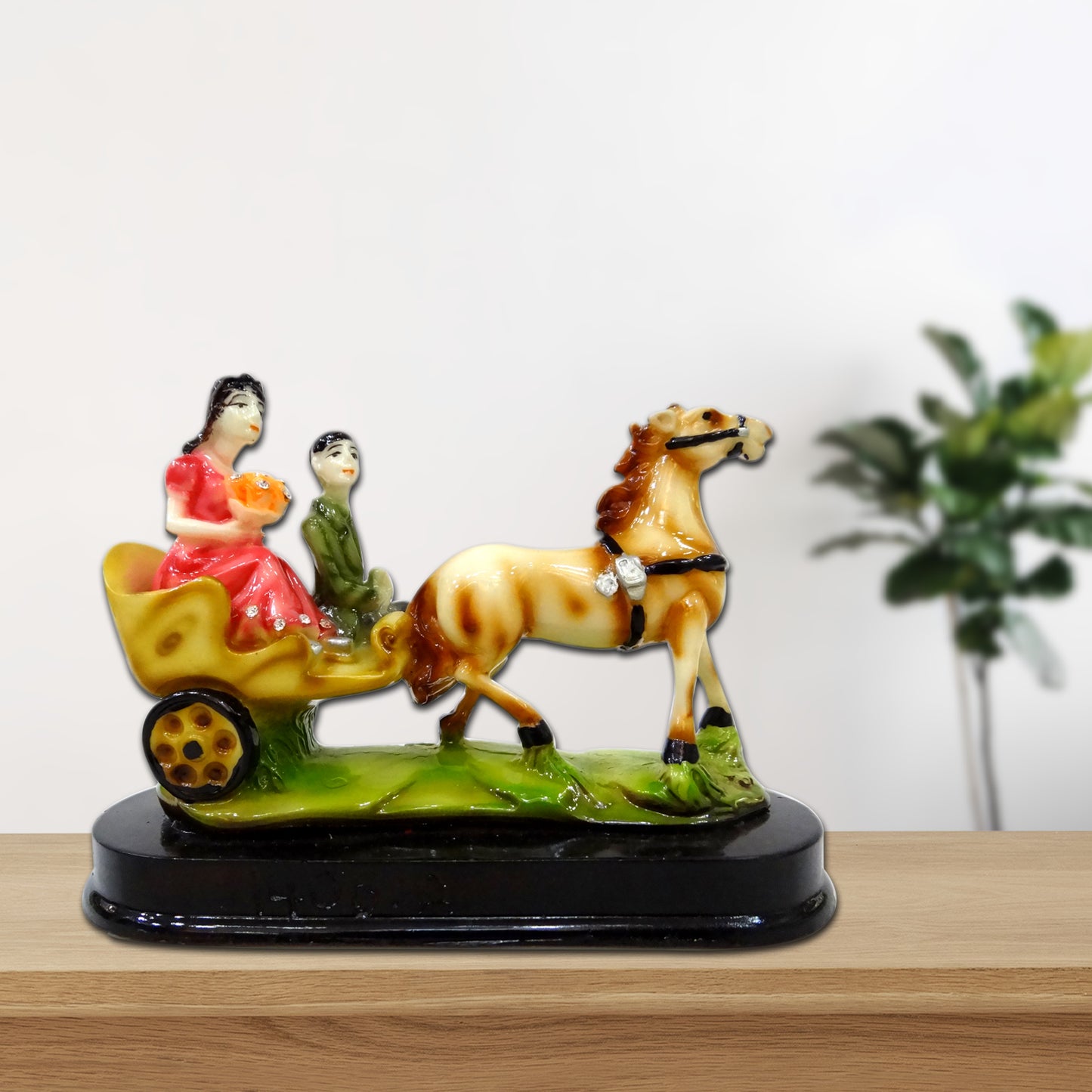 Valentine Romantic Love couple on Horse-Buggy Statue By Upharkaro