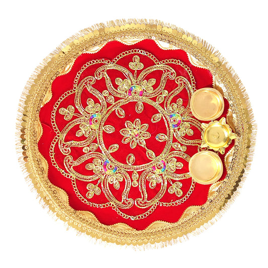 Decorative plate with red center and gold边缘